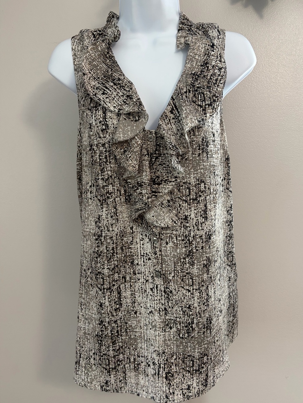 Mossimo Textured Look Ruffle Neck Sleeveless Top - Gray & Black